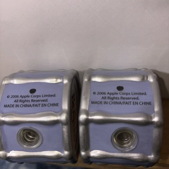 The Beatles Drum Shaped Ceramic Salt and Pepper Shakers Set 2006 - Picture 5 of 5